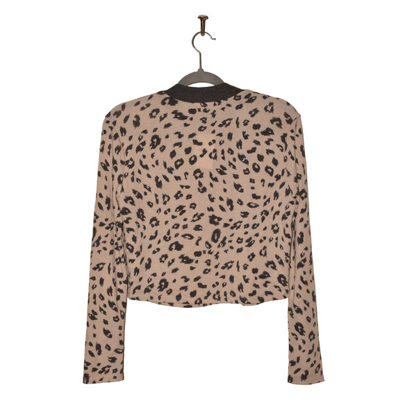ALL IN FAVOR NEW $29 Long Sleeve Cropped Top in Leopard Print Large - Picture 3 of 4